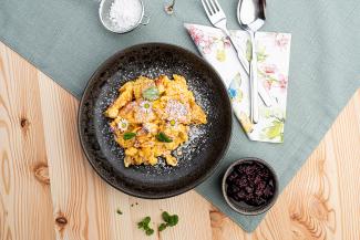 Polentaschmarren mit Topfen und Beerenröster