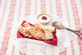 Spagatkrapfen mit Weißwein