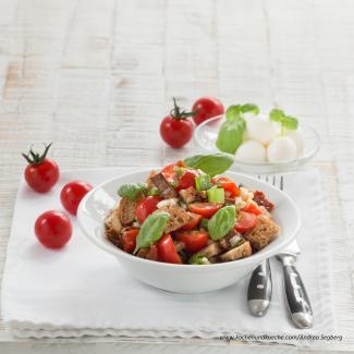 Mediterraner Brotsalat