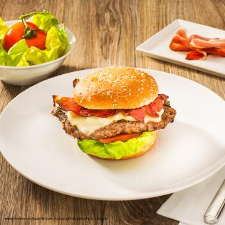 Speck-Burger vom Grill