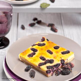 Dinkel-Blechkuchen mit Maulbeeren