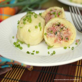 Erdäpfelknödel mit Selchfleischfülle