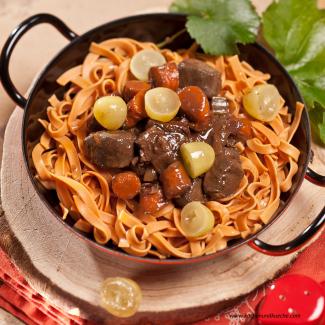 Feldhasenragout mit weißen Weintrauben