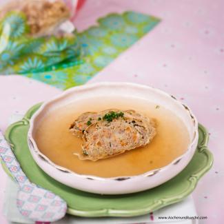 Fleischstrudelsuppe in der Rindsuppe 