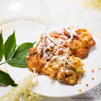 Frittierte Hollerblüten