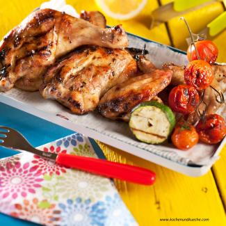 Gegrillte Hendlflügerln und Hendlhaxerln in Marinade