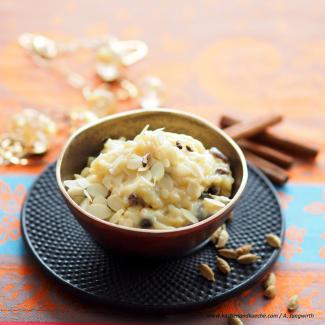 Kheer (Milchpudding mit Reis, Gewürzen und Rosinen)