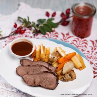 Mufflonbraten mit Herbstgemüse und Hagebuttensauce