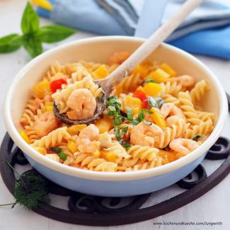 Nudelpfanne mit Garnelen
