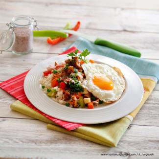 Schwammerlreis mit Gemüse und Spiegelei