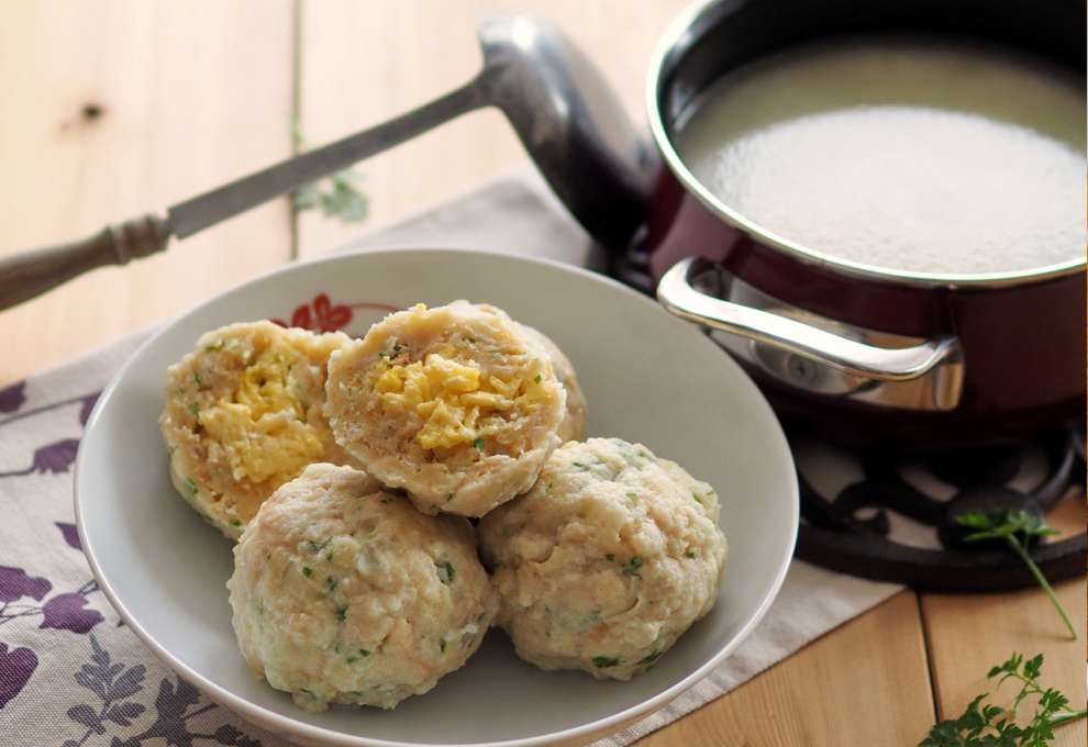 Eierspeisknödel mit Brennsuppe