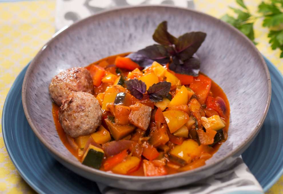 Ratatouille mit faschierten Fleischbällchen