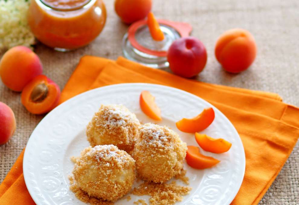 Topfenknödel mit Marillensauce » süße Gerichte &amp; Speisen