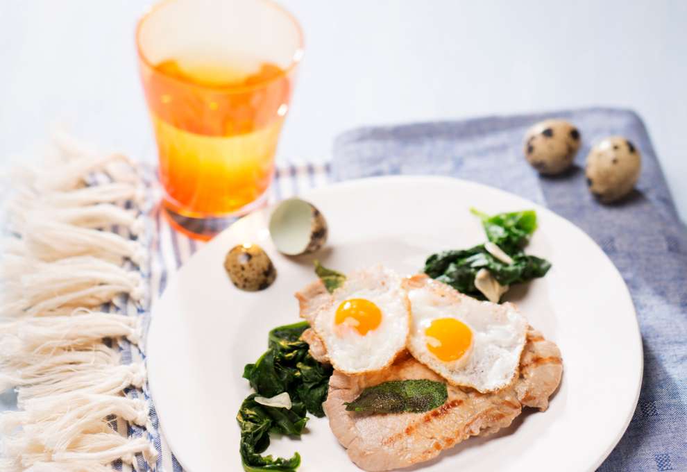 Kalbsschnitzel mit Wachtelspiegelei