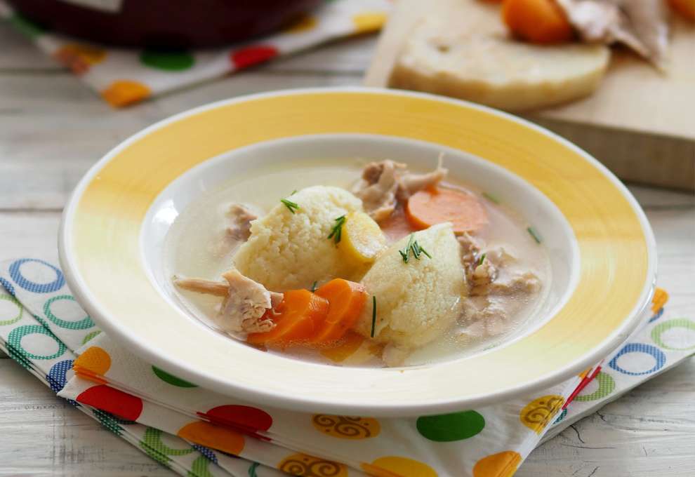 Hühnersuppe mit Grießnockerln