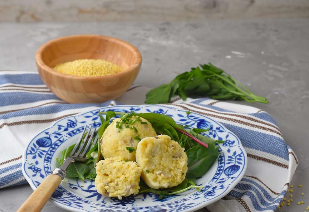 Hirseknödel mit Pilzen