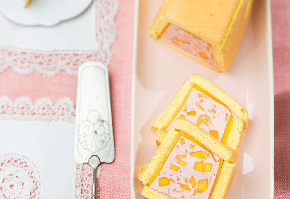 Biskuit-Terrine mit Mango-Joghurt-Fruchtcreme