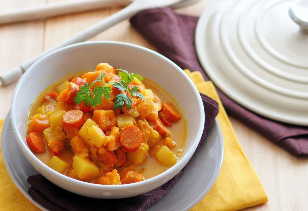 Süßkartoffelgulasch mit Debreziner
