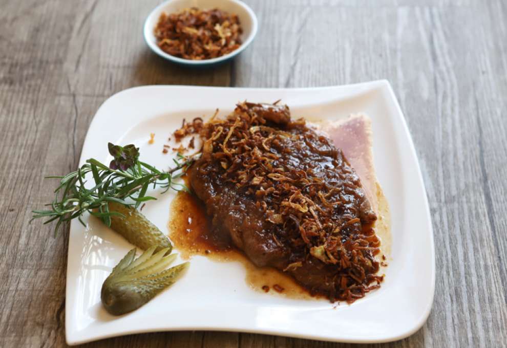 Gedünsteter Zwiebelrostbraten