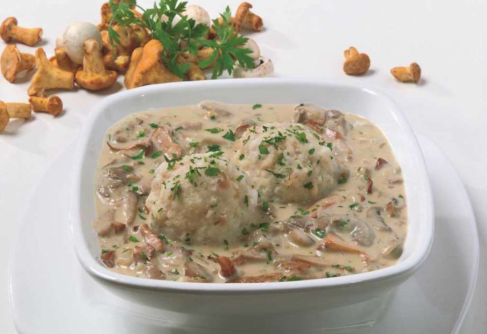 Schwammerlsauce mit Semmelknödeln