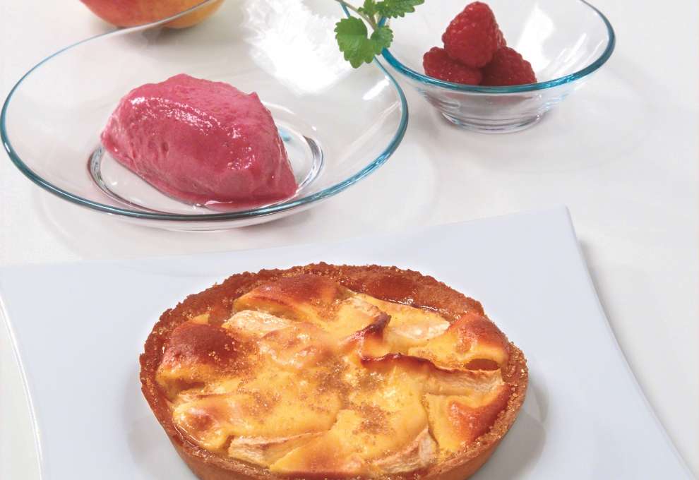 Warme Apfeltörtchen mit Himbeer-Creme-Eis