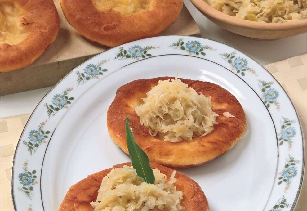 Bauernkrapfen mit Sauerkraut