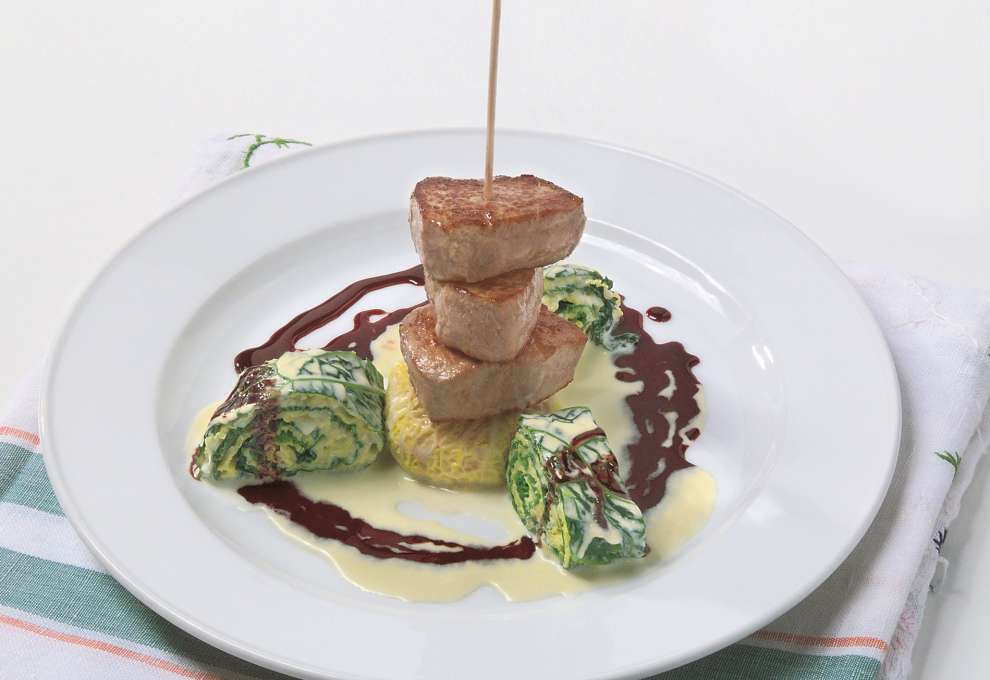 Schweinsmedaillons mit Kohlroulade