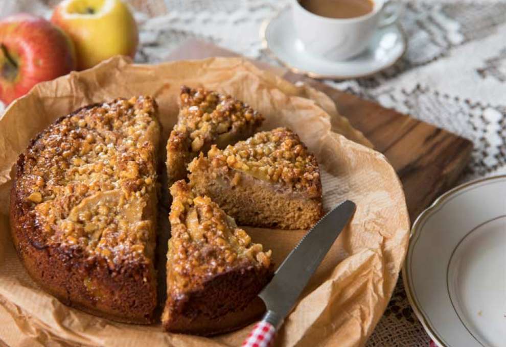 Apfelkuchen mit Walnüssen