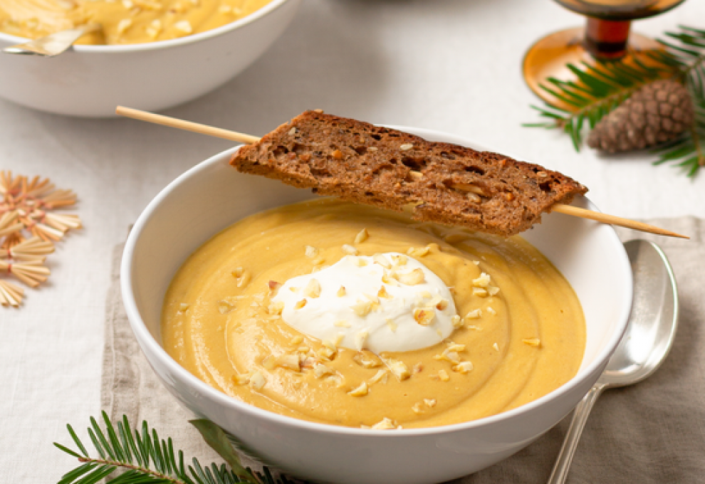 Kastaniencremesuppe mit Knusperbrot