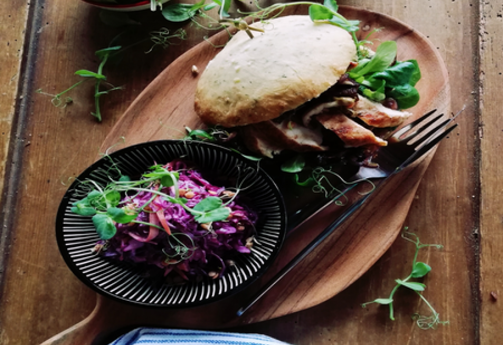 Hendlburger mit gebratenen Shiitakepilzen