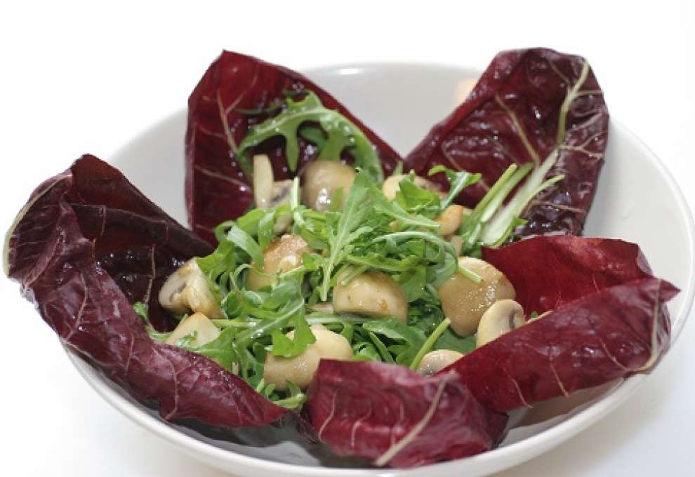 Bittersalate mit gebratenen Champignons » herzhafte Gerichte &amp; Speisen