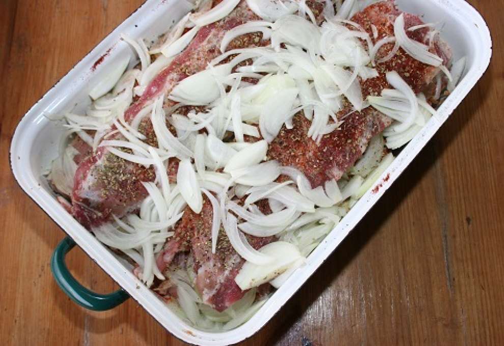 Zwiebel-Spare-Ribs aus dem Kugelgrill 
