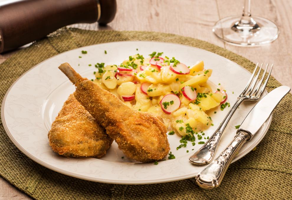 Gebackenes Lammkotelett mit Erdäpfel-Radieschen-Salat