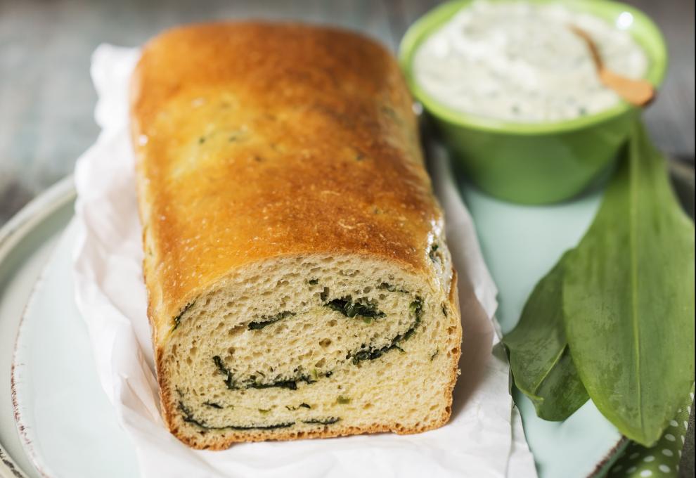 Bärlauch-Brioche mit Dip