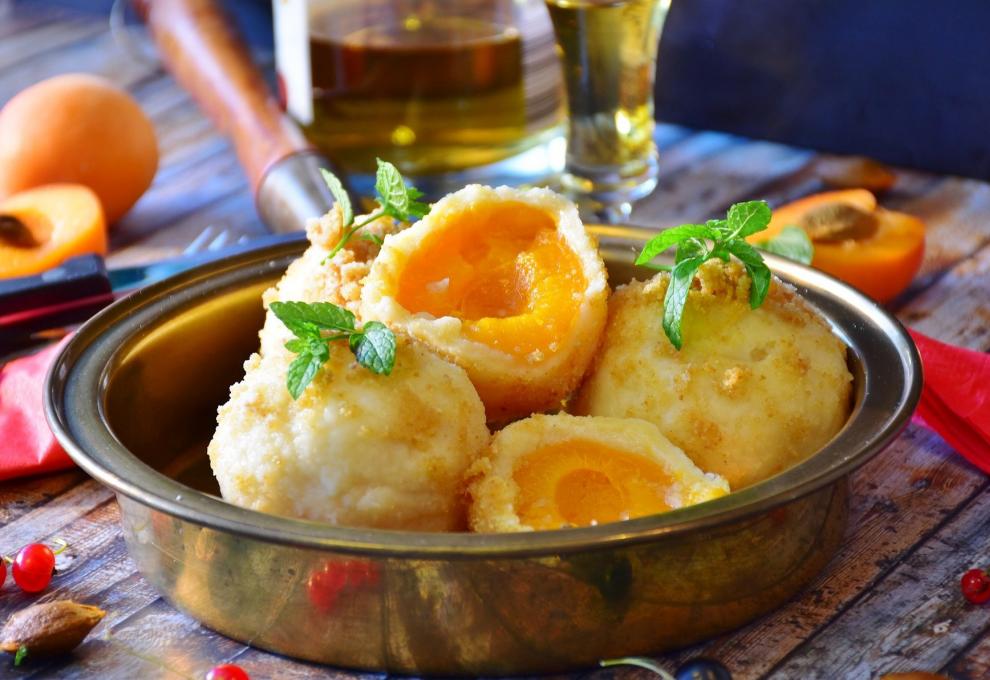 Marillenknödel mit Erdäpfelteig