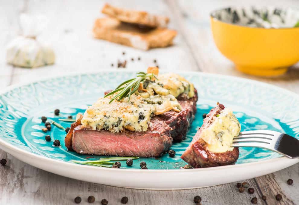 Rumpsteak mit Gorgonzola-Semmel-Haube » herzhafte Gerichte