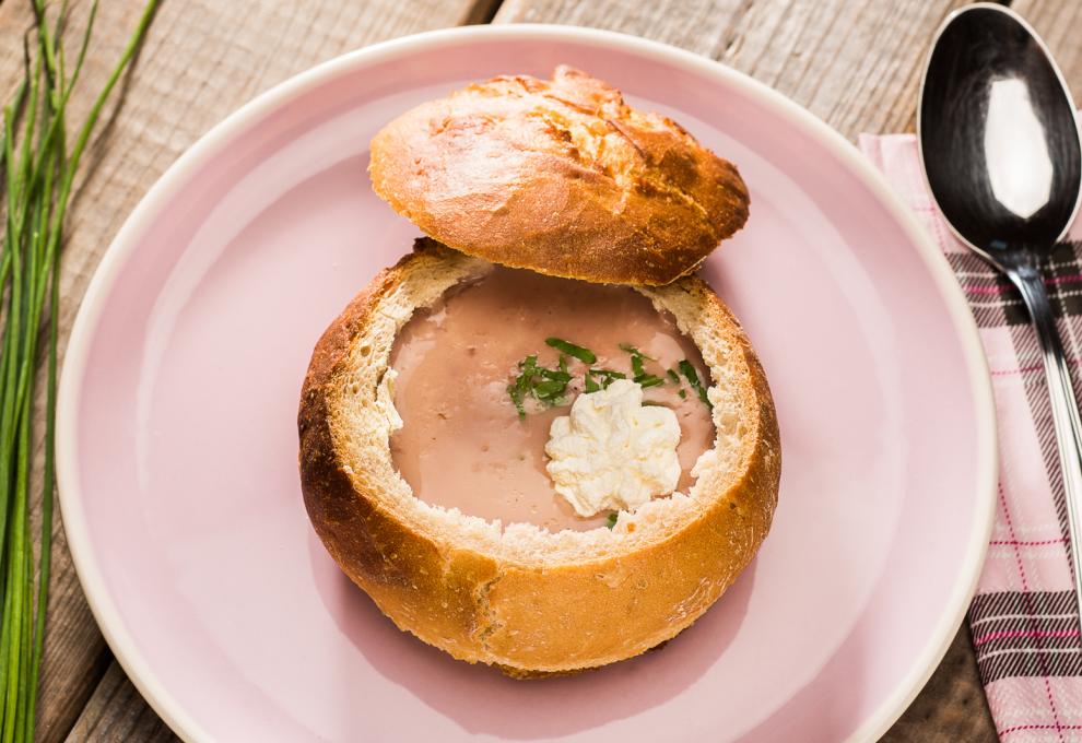 Uhudlersuppe im Brottopf