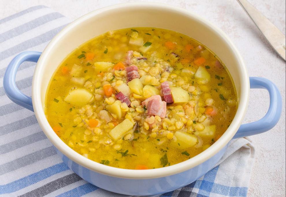 Erbsensuppe mit Speck