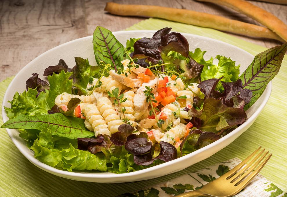 Nudelsalat mit Hühnerfleisch