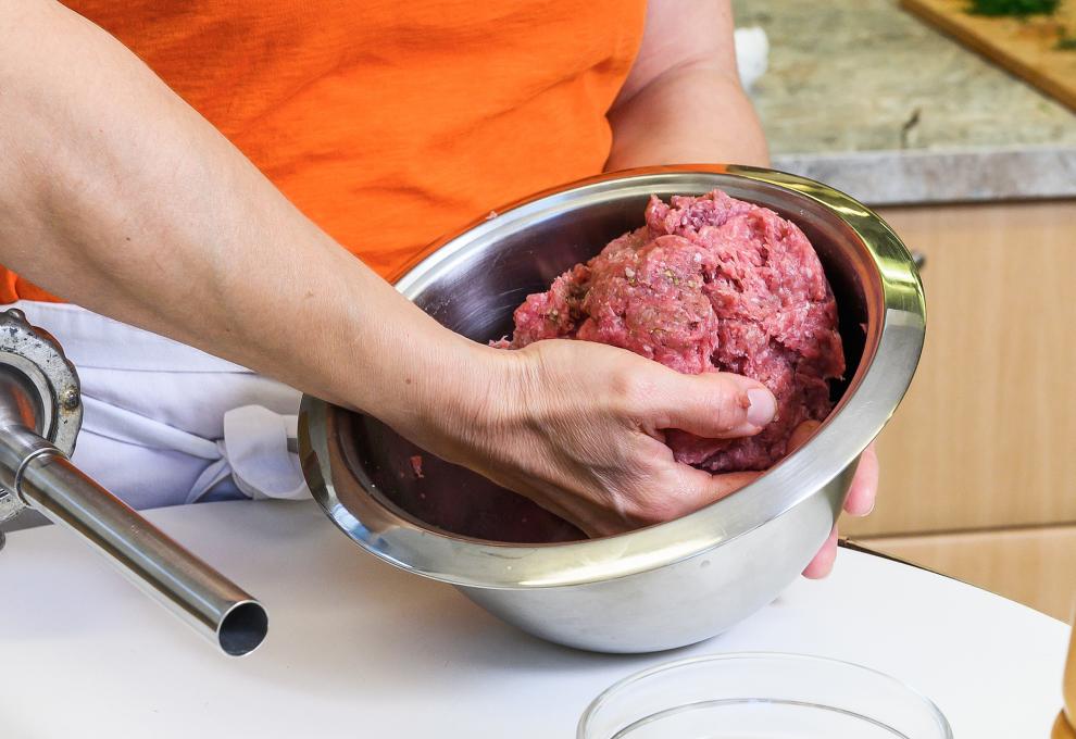 Faschiertes für die selbstgemachte Bratwurst