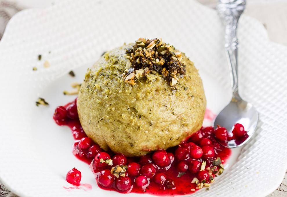 Kürbiskernöl-Germknödel mit Schokoladenfülle