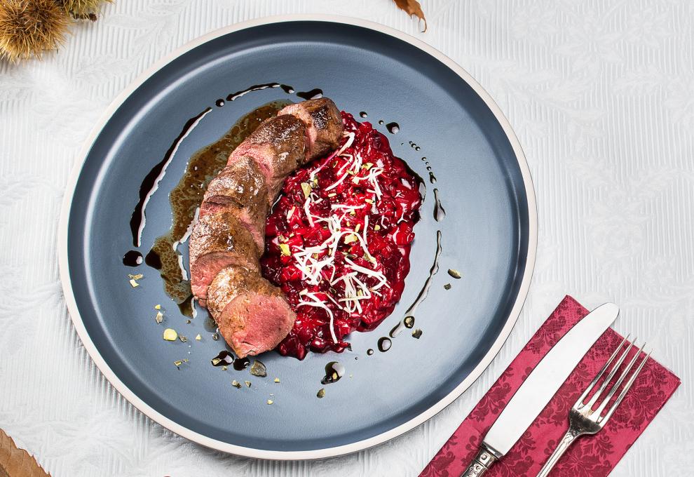 Rosa gebratener Rehrücken mit Rote-Rüben-Risotto