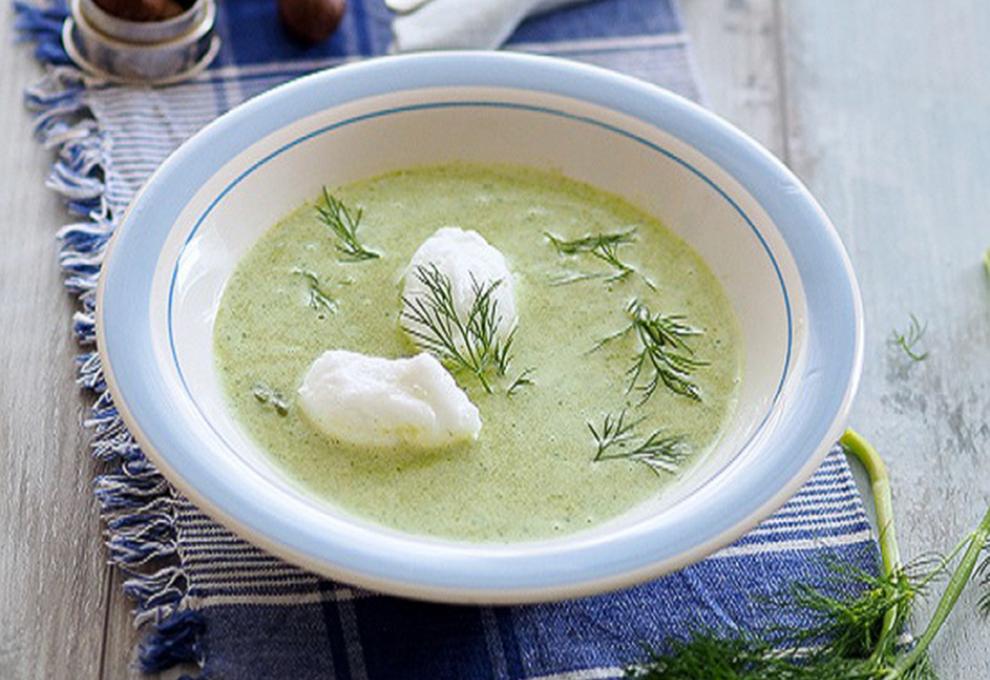 Grünspargelsuppe mit Muskatnockerln