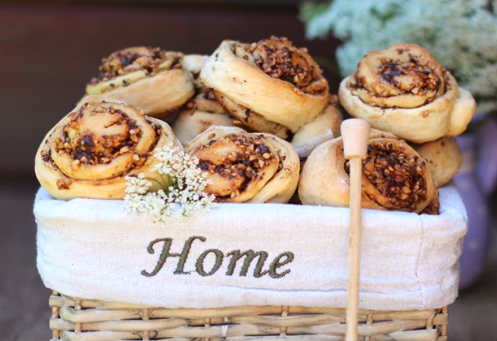 Honigschnecken mit Schokolade und Nüssen