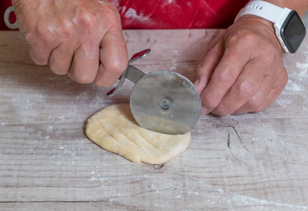 Krapfen sechsmal einschneiden 