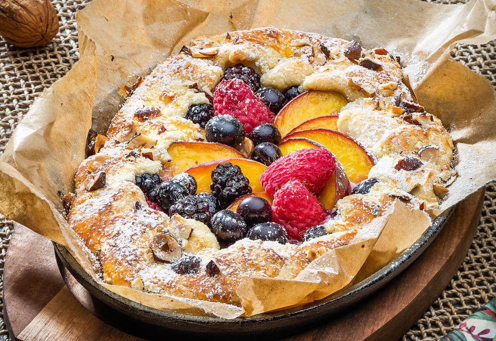 Süße Galette mit Sommerfrüchten