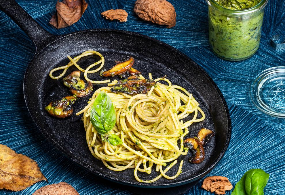 Pasta mit Pilzen und Spinat-Walnuss-Pesto