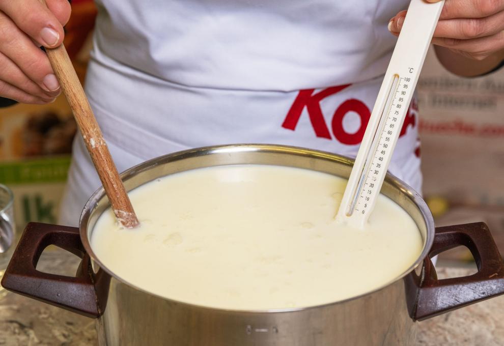 Milch auf 30 °C erwärmen 