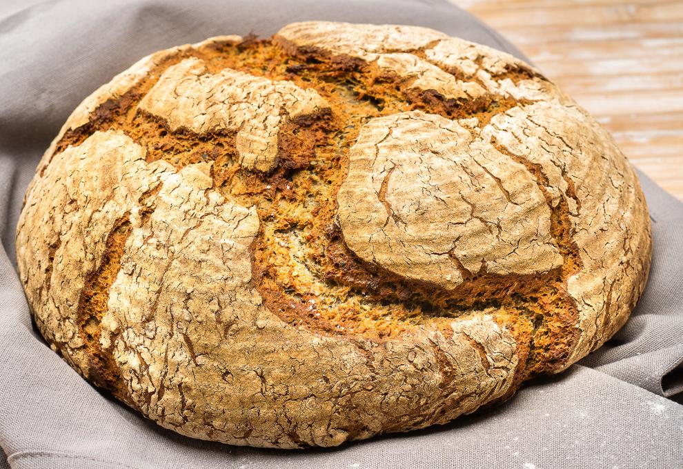 Saftiges Ölsaatenbrot mit Brühstück