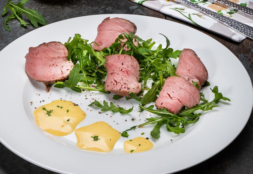 Schweinefilet sous vide auf Sauce hollandaise